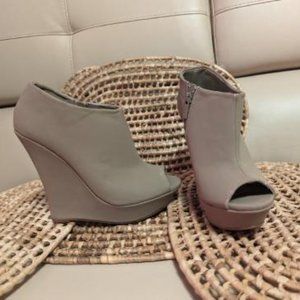 Dots Beige Leather Wedges